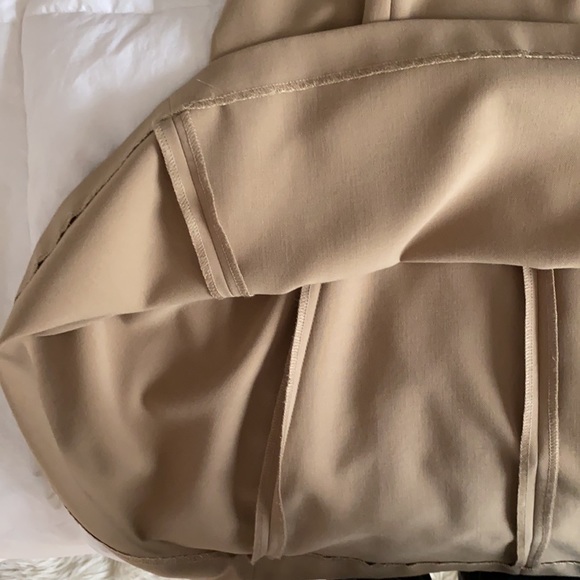 Gorgeous “Audrey Hepburn” stye classic - Picture 6 of 8